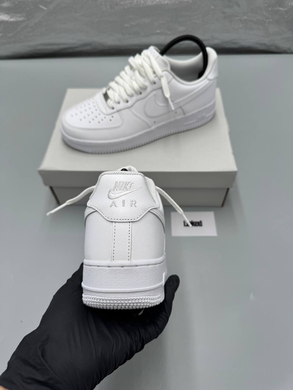 NIKE AIR FORCE 1 WHITE
