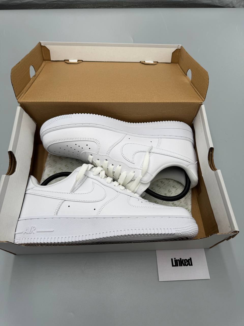 NIKE AIR FORCE 1 WHITE